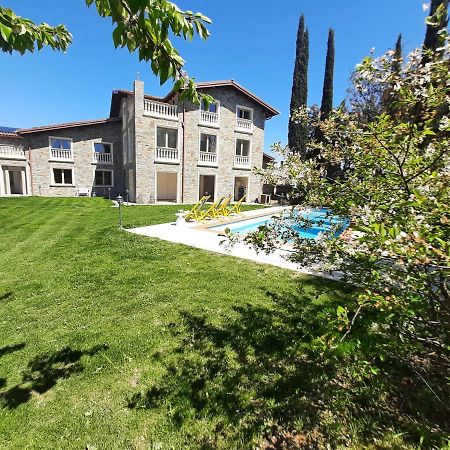 Da Ilaria Primo Piano Di Villa Con Piscina E Parcheggio 그레세토 외부 사진