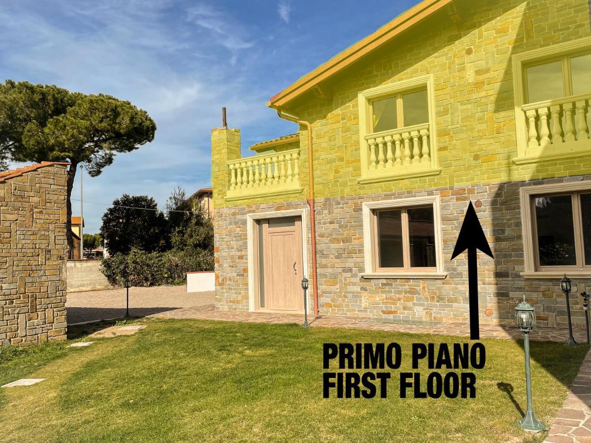 Da Ilaria Primo Piano Di Villa Con Piscina E Parcheggio 그레세토 외부 사진